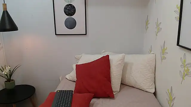 carolinemoretti online show from 3, 11, 2025