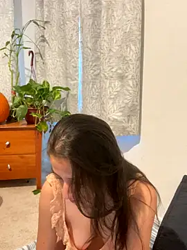 Snapshot of Synne chatting on 2, 11, 2025 Synne online show from 2, 11, 2025