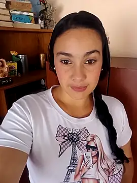 Isa-Giraldo online show from 17, 11, 2025