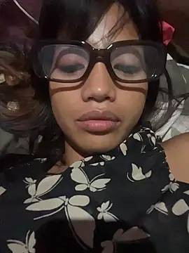 Snapshot of hottiebabe23 chatting on 20, 12, 2025 hottiebabe23 online show from 20, 12, 2025