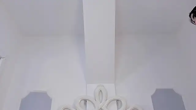 roxana scott1 online show from 11, 4, 2026