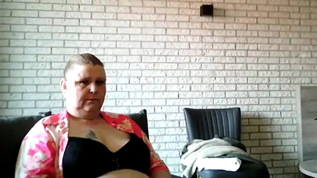 Sylviastar46 online show from 5, 4, 2026