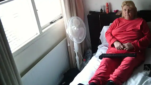 Sylviastar46 online show from 22, 12, 2025