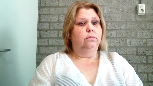 Sylviastar46 online show from 3, 3, 2026