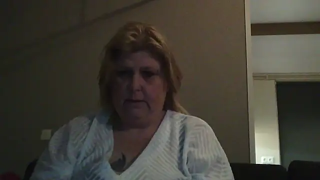 Sylviastar46 online show from 5, 2, 2026