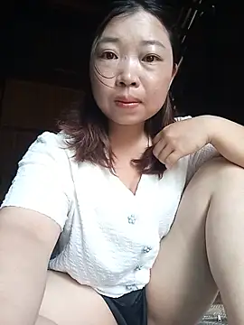 Snapshot of julybe chatting on 8, 6, 2026 julybe online show from 8, 6, 2026
