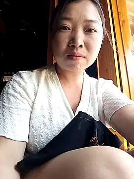 julybe online show from 8, 4, 2026