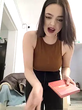 SidneyPuff online show from 5, 4, 2026