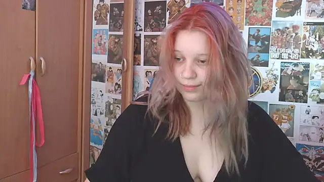 Snapshot of FoxPlayXX chatting on 4, 7, 2026 FoxPlayXX online show from 4, 7, 2026
