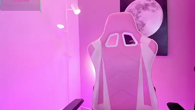 KaylaPrince  online show from 4, 11, 2025