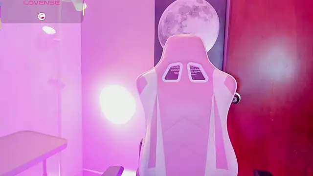 KaylaPrince  online show from 8, 11, 2025