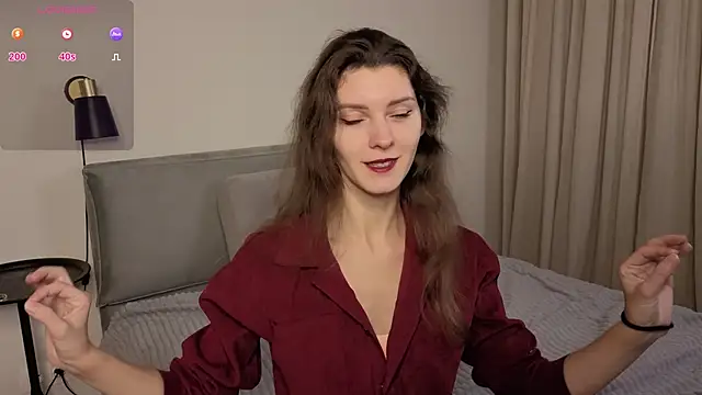 LauraYoungg online show from 18, 11, 2025