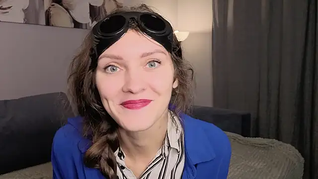 LauraYoungg online show from 30, 10, 2025