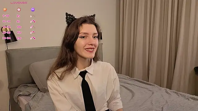 LauraYoungg online show from 23, 11, 2025