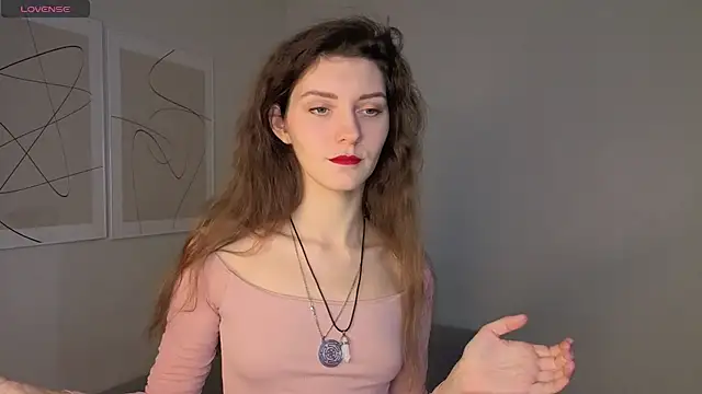 Snapshot of LauraYoungg chatting on 20, 2, 2026 LauraYoungg online show from 20, 2, 2026