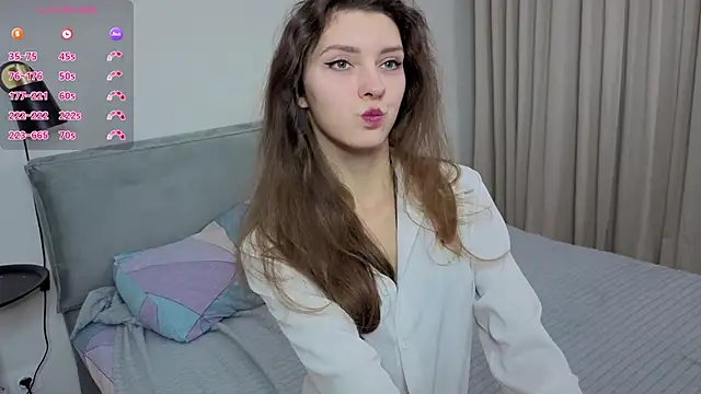 LauraYoungg online show from 11, 11, 2025