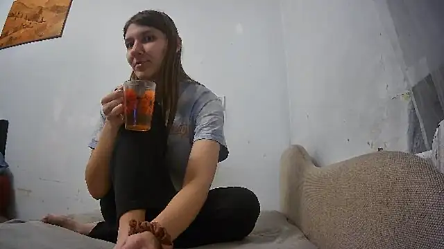 Zizi Zuzu online show from 15, 11, 2025