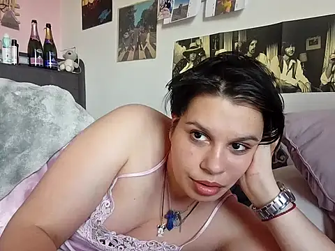 Carolineisback online show from 10, 5, 2026