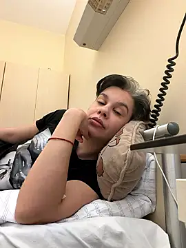 Carolineisback online show from 2, 2, 2026