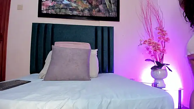 HannaaWells online show from 18, 4, 2026