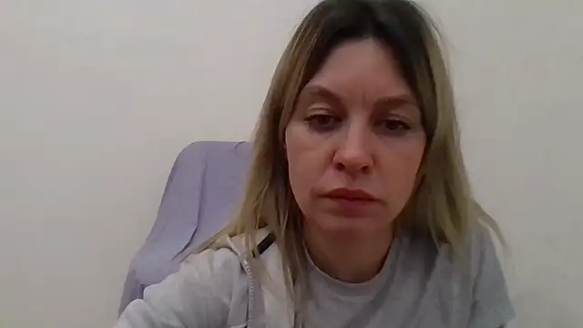 Snapshot of Little_Milf_5 chatting on 14, 11, 2025 Little Milf 5 online show from 14, 11, 2025