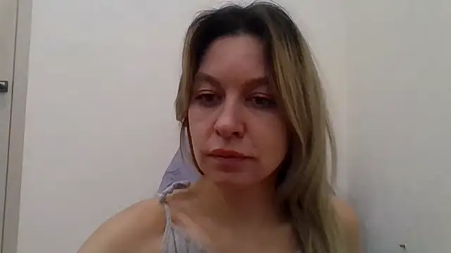 Snapshot of Little_Milf_5 chatting on 19, 11, 2025 Little Milf 5 online show from 19, 11, 2025