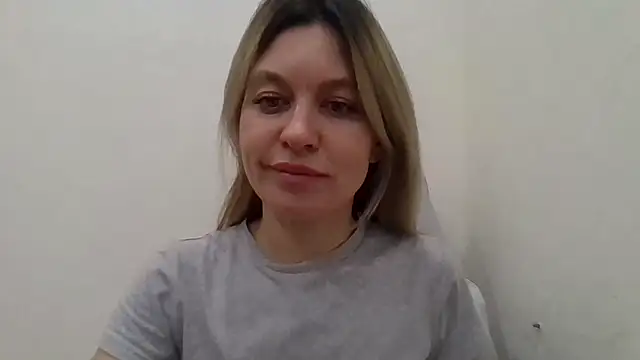 Snapshot of Little_Milf_5 chatting on 17, 11, 2025 Little Milf 5 online show from 17, 11, 2025