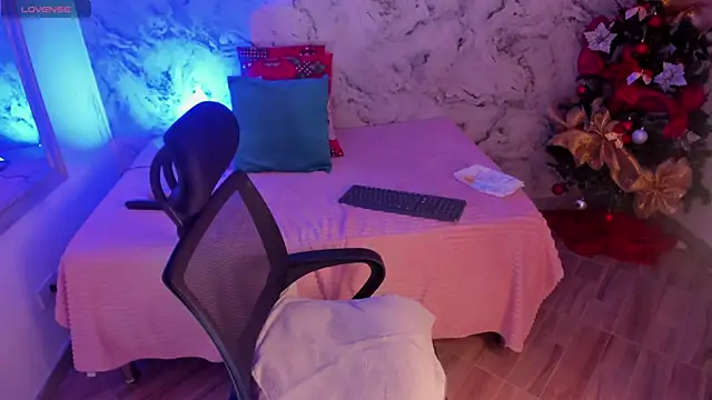 Jiah Park online show from 5, 12, 2025