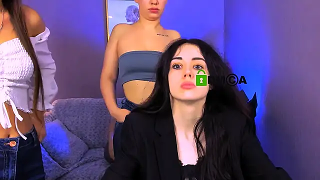 lisa dark  online show from 8, 11, 2025