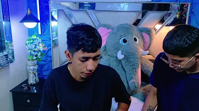 Snapshot of darwinandbrayann chatting on 18, 12, 2025 darwinandbrayann online show from 18, 12, 2025