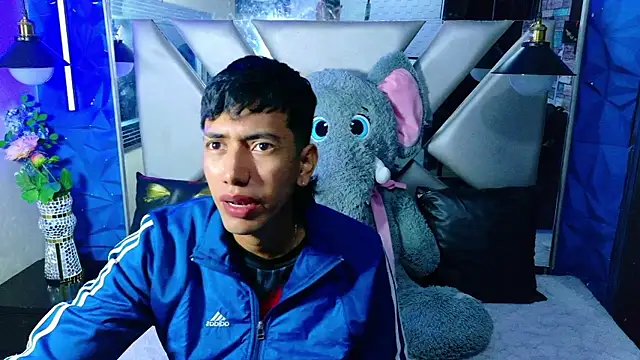 Snapshot of darwinandbrayann chatting on 14, 1, 2026 darwinandbrayann online show from 14, 1, 2026