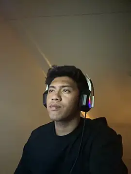 Snapshot of russ1e chatting on 29, 10, 2025 russ1e online show from 29, 10, 2025