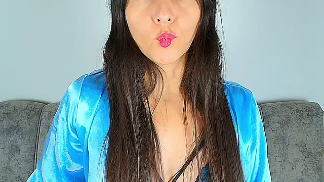 alana pink95 online show from 18, 11, 2025