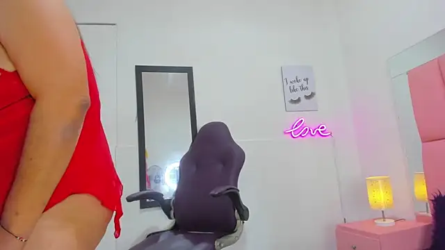 Evaa white online show from 8, 11, 2025