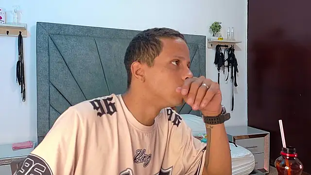 Snapshot of DamianandEva chatting on 4, 7, 2026 DamianandEva online show from 4, 7, 2026
