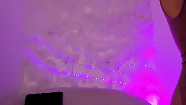 Liah Miller online show from 18, 11, 2025