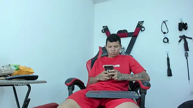 Steven19 LatinBoy online show from 7, 11, 2025