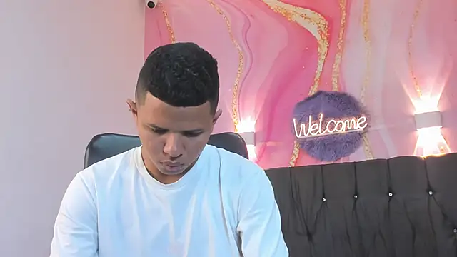 Steven19 LatinBoy online show from 25, 11, 2025