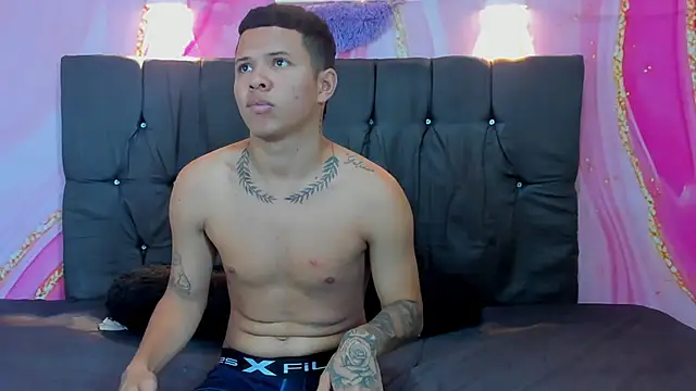 Steven19 LatinBoy online show from 3, 12, 2025