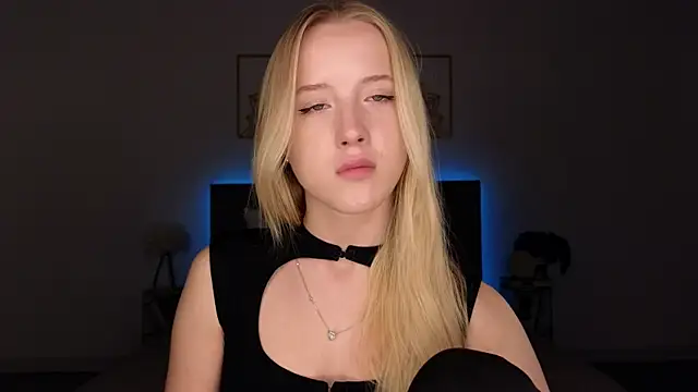 Snapshot of adele_armass chatting on 19, 7, 2026 adele armass online show from 19, 7, 2026