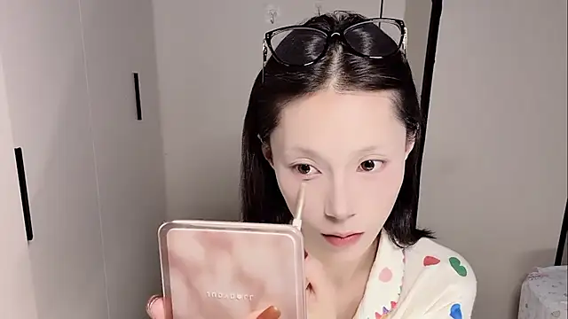 Snapshot of yuyu-33 chatting on 17, 11, 2025 yuyu-33 online show from 17, 11, 2025