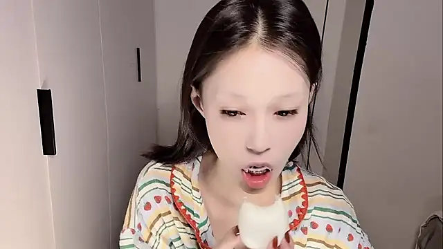 Snapshot of yuyu-33 chatting on 21, 11, 2025 yuyu-33 online show from 21, 11, 2025