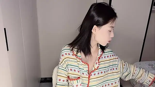 Snapshot of yuyu-33 chatting on 28, 11, 2025 yuyu-33 online show from 28, 11, 2025