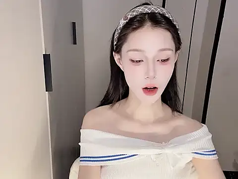 Snapshot of yuyu-33 chatting on 8, 11, 2025 yuyu-33 online show from 8, 11, 2025