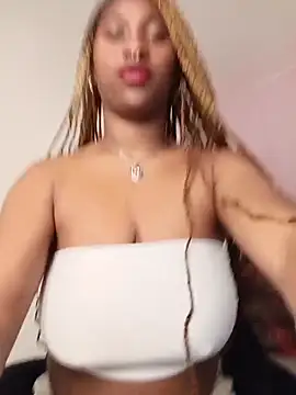 Snapshot of EvonyFoxxx chatting on 15, 6, 2026 EvonyFoxxx online show from 15, 6, 2026