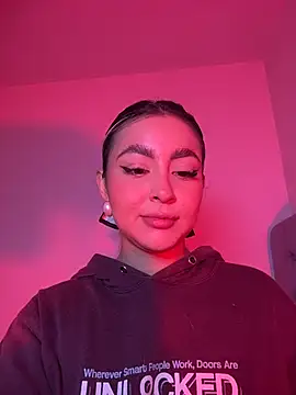 Elina Hills online show from 3, 2, 2026