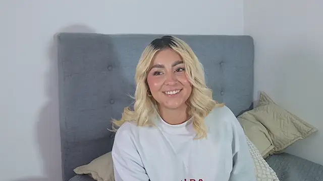 Elina Hills online show from 3, 12, 2025