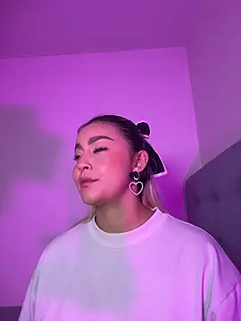 Elina Hills online show from 4, 2, 2026