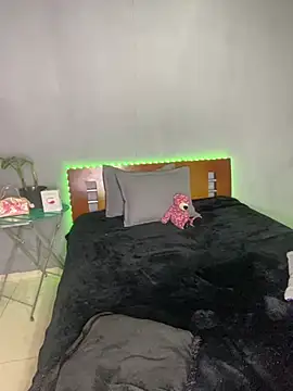 melani ferraraa  online show from 9, 4, 2026