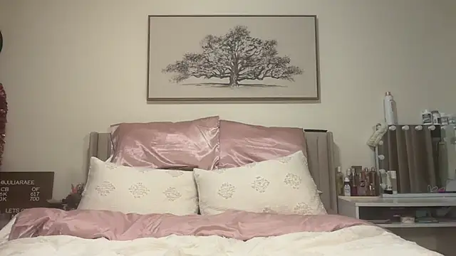 Snapshot of juliaraee chatting on 26, 11, 2025 juliaraee online show from 26, 11, 2025